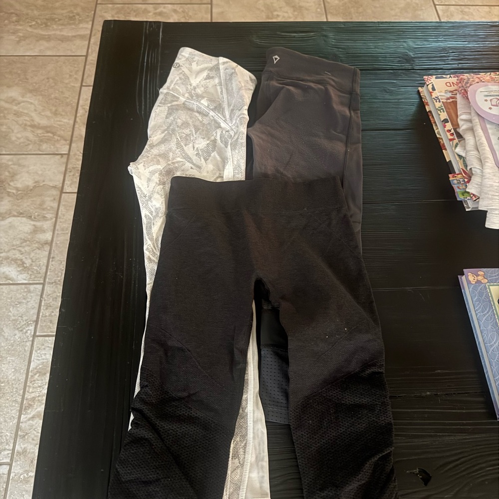 Lululemon & 2 Ivivva Lululemon XS grey Leggings capris Get 3 SZ XS SZ 2